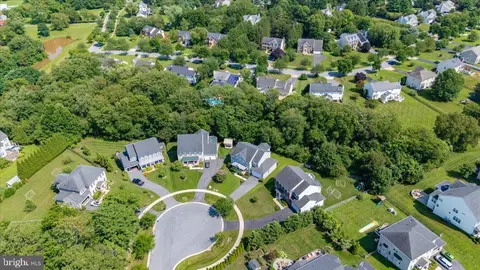 View/Area - 19902 Stearns Ct, Poolesville, MD 20837 photo 4 of 15