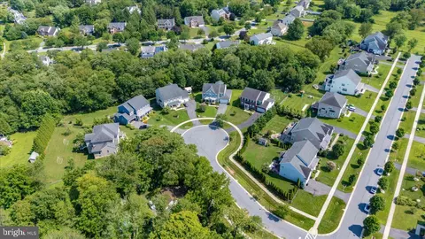 View/Area - 19902 Stearns Ct, Poolesville, MD 20837 photo 12 of 15