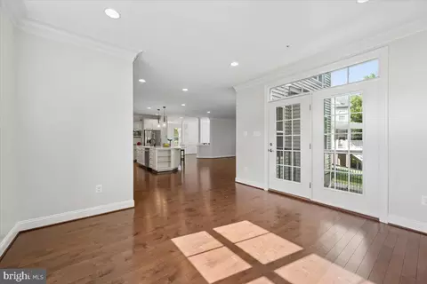 Entry Way - 19902 Stearns Ct, Poolesville, MD 20837 photo 9 of 20