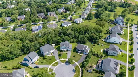 View/Area - 19902 Stearns Ct, Poolesville, MD 20837 photo 5 of 15