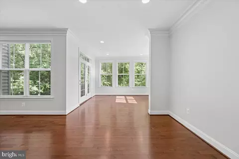 Living - 19902 Stearns Ct, Poolesville, MD 20837 photo 4 of 4