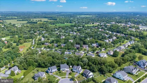 View/Area - 19902 Stearns Ct, Poolesville, MD 20837 photo 9 of 15