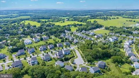 View/Area - 19902 Stearns Ct, Poolesville, MD 20837 photo 11 of 15
