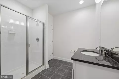 Bath - 19902 Stearns Ct, Poolesville, MD 20837 photo 6 of 6