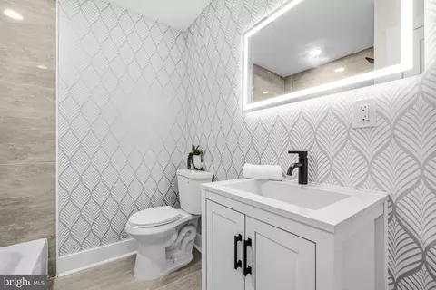 Bath - 703 Northwest Dr, Silver Spring, MD 20901 photo 3 of 6