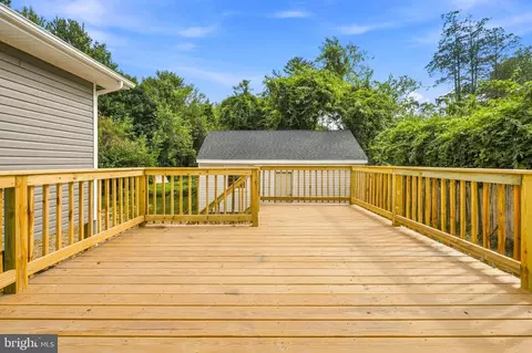 Exterior - 703 Northwest Dr, Silver Spring, MD 20901 photo 6 of 10