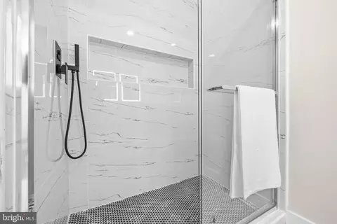 Bath - 703 Northwest Dr, Silver Spring, MD 20901 photo 2 of 6