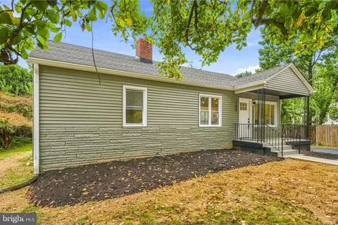 Exterior - 703 Northwest Dr, Silver Spring, MD 20901 photo 4 of 10
