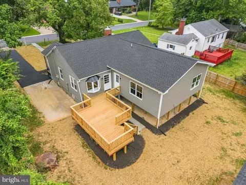 Exterior - 703 Northwest Dr, Silver Spring, MD 20901 photo 10 of 10