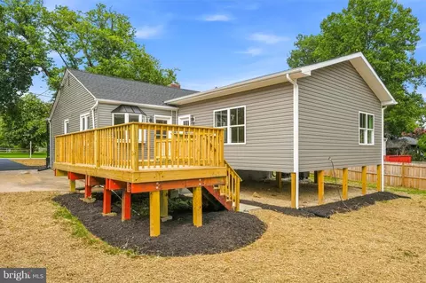 Exterior - 703 Northwest Dr, Silver Spring, MD 20901 photo 9 of 10
