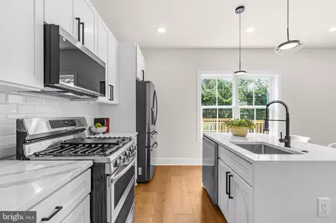Kitchen - 703 Northwest Dr, Silver Spring, MD 20901 photo 4 of 4