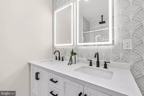 Bath - 703 Northwest Dr, Silver Spring, MD 20901 photo 1 of 6