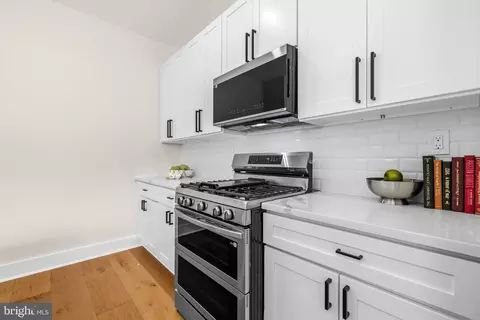 Kitchen - 703 Northwest Dr, Silver Spring, MD 20901 photo 3 of 4
