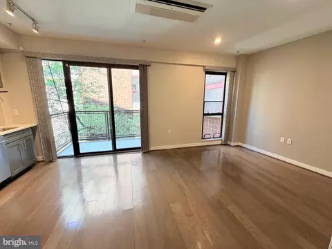 Living - 1320 Fenwick Ln #309, Silver Spring, MD 20910 photo 3 of 4