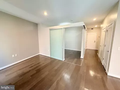 Living - 1320 Fenwick Ln #309, Silver Spring, MD 20910 photo 2 of 4