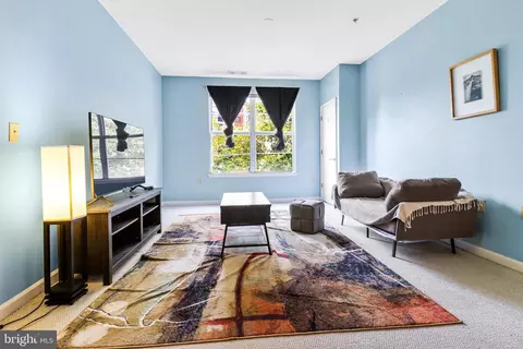Living - 1201 E West Hwy #209, Silver Spring, MD 20910 photo 1 of 2