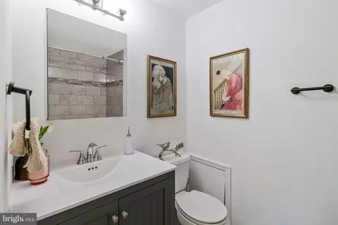 Bath - 14955 Carriage Square Dr, Silver Spring, MD 20906 photo 2 of 7