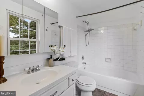 Bath - 14955 Carriage Square Dr, Silver Spring, MD 20906 photo 6 of 7