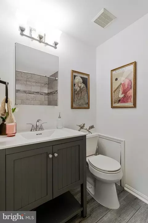 Bath - 14955 Carriage Square Dr, Silver Spring, MD 20906 photo 3 of 7