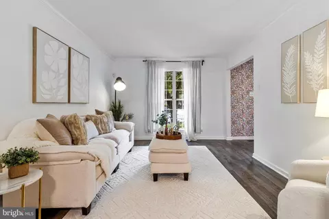 Entry Way - 14955 Carriage Square Dr, Silver Spring, MD 20906 photo 4 of 6