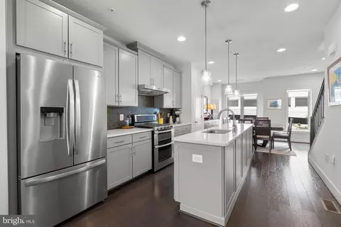 1910 Chapman Ave #4, Rockville, MD 20852