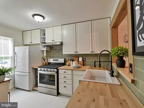 Kitchen - 14403 Long Green Dr, Silver Spring, MD 20906 photo 1 of 4