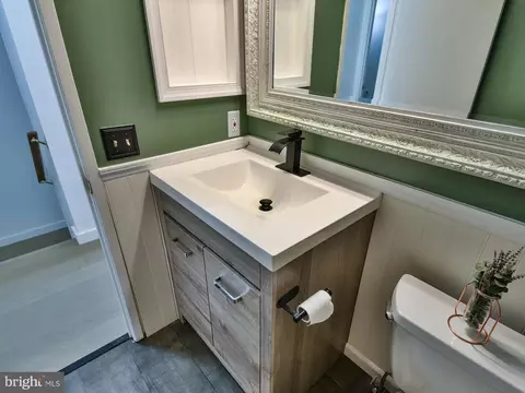 Bath - 14403 Long Green Dr, Silver Spring, MD 20906 photo 2 of 4