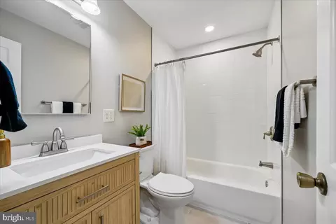 Bath - 13900 Leibig Rd, Silver Spring, MD 20904 photo 1 of 2