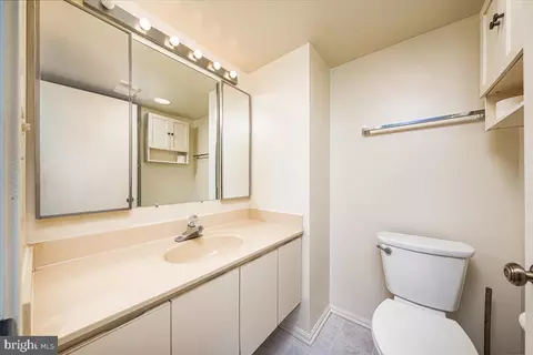 Bath - 15101 Interlachen Dr #1-807, Silver Spring, MD 20906 photo 1 of 5