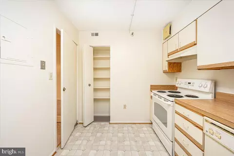 Kitchen - 15101 Interlachen Dr #1-807, Silver Spring, MD 20906 photo 3 of 3