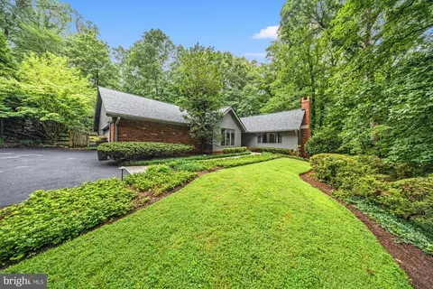 6800 Melody Ln, Bethesda, MD 20817