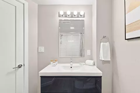 Bath - 700 Roeder Rd #203, Silver Spring, MD 20910 photo 3 of 4