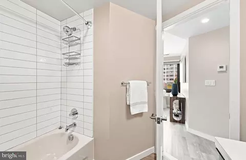 Bath - 700 Roeder Rd #203, Silver Spring, MD 20910 photo 2 of 4