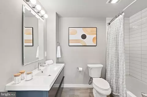 Bath - 700 Roeder Rd #203, Silver Spring, MD 20910 photo 1 of 4