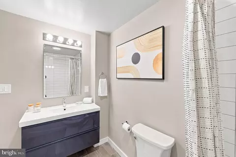 Bath - 700 Roeder Rd #203, Silver Spring, MD 20910 photo 4 of 4