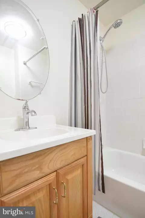 Bath - 14428 Jaystone Dr, Silver Spring, MD 20905 photo 2 of 5
