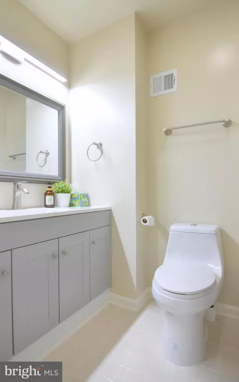 Bath - 14428 Jaystone Dr, Silver Spring, MD 20905 photo 3 of 5