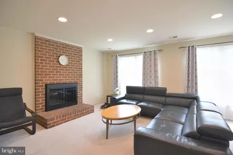 Living - 14428 Jaystone Dr, Silver Spring, MD 20905 photo 4 of 4