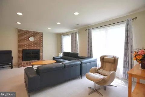 Living - 14428 Jaystone Dr, Silver Spring, MD 20905 photo 3 of 4