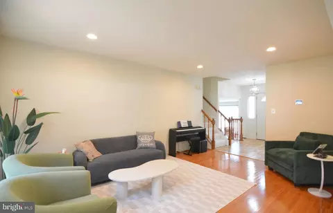 Living - 14428 Jaystone Dr, Silver Spring, MD 20905 photo 1 of 4