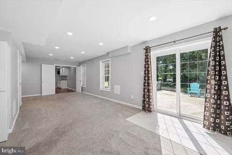 Living - 17225 General Custer Way, Poolesville, MD 20837 photo 12 of 14