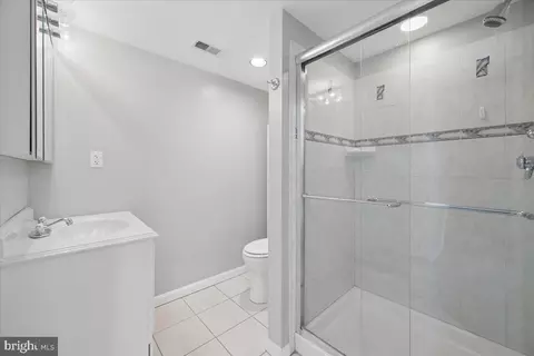 Bath - 17225 General Custer Way, Poolesville, MD 20837 photo 6 of 7