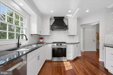 Kitchen - 17225 General Custer Way, Poolesville, MD 20837 photo 3 of 6