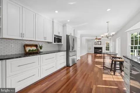 Kitchen - 17225 General Custer Way, Poolesville, MD 20837 photo 4 of 6