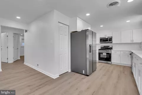 Entry Way - 12805 Hathaway Dr, Silver Spring, MD 20906 photo 2 of 8