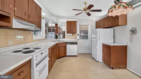 Kitchen - 3131 Castleleigh Rd, Silver Spring, MD 20904 photo 1 of 2
