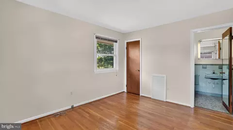 Bedroom - 3131 Castleleigh Rd, Silver Spring, MD 20904 photo 2 of 5