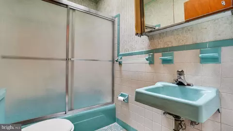 Bath - 3131 Castleleigh Rd, Silver Spring, MD 20904 photo 2 of 3