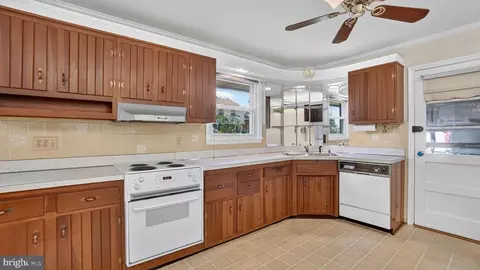 Kitchen - 3131 Castleleigh Rd, Silver Spring, MD 20904 photo 2 of 2
