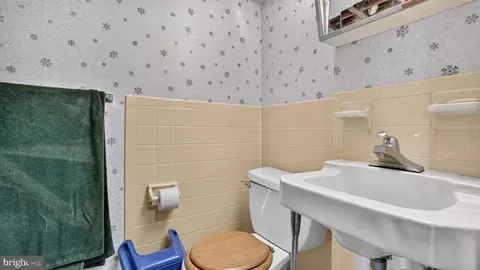 Bath - 3131 Castleleigh Rd, Silver Spring, MD 20904 photo 3 of 3